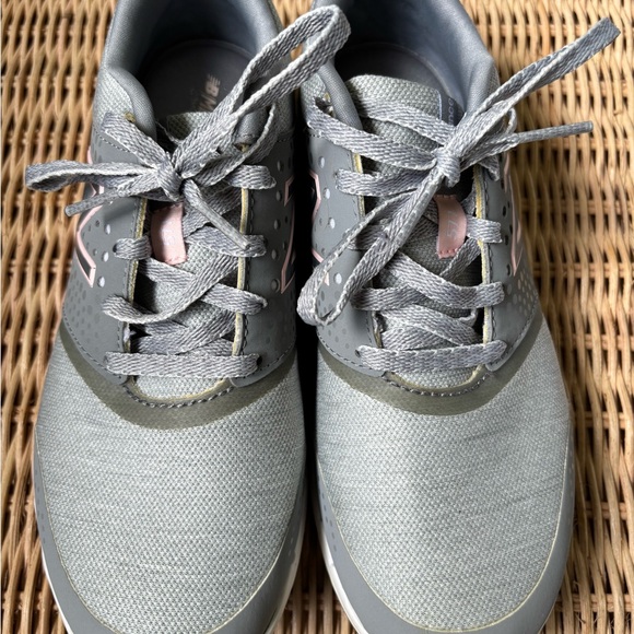 New Balance Gray and Pink Athletic Shoes - Picture 4 of 9